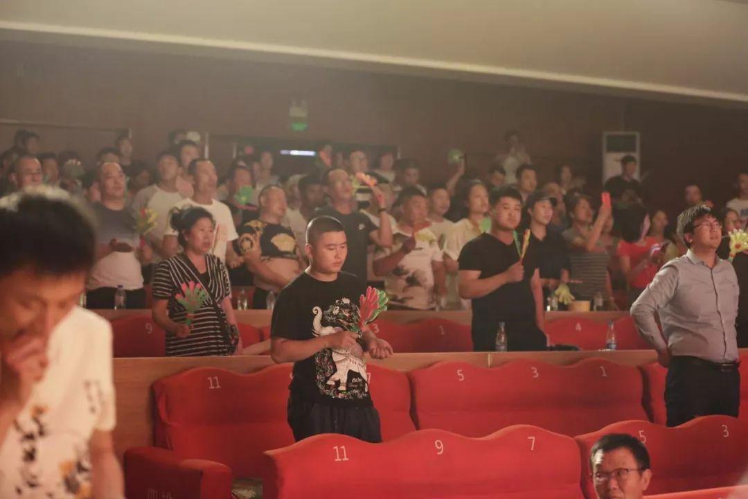 记者：三场比赛一球没进，但凡多带个前锋还多一点进球机会